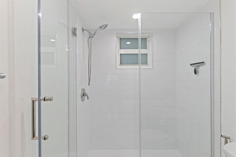 Image 16 of 43 For 801 Federal Hwy  906