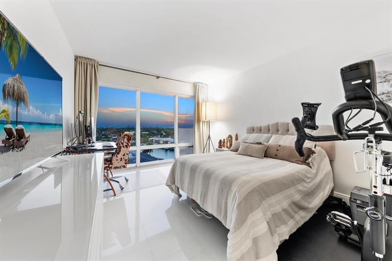 Image 18 of 43 For 801 Federal Hwy  906