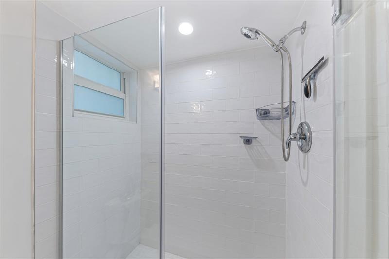 Image 19 of 43 For 801 Federal Hwy  906