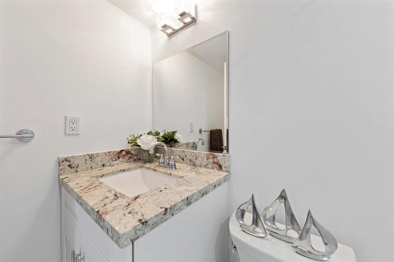 Image 20 of 43 For 801 Federal Hwy  906