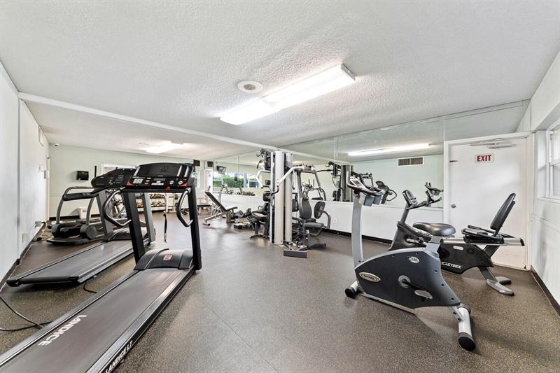 Image 41 of 43 For 801 Federal Hwy  906