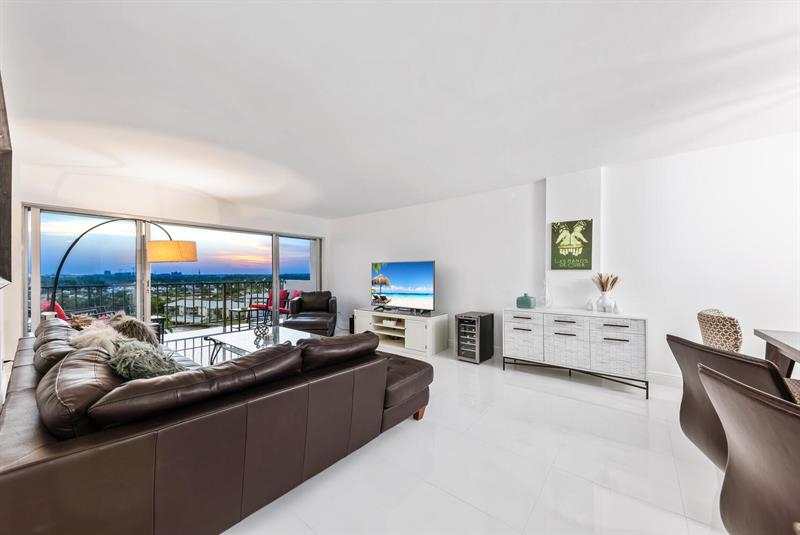 Image 8 of 43 For 801 Federal Hwy  906