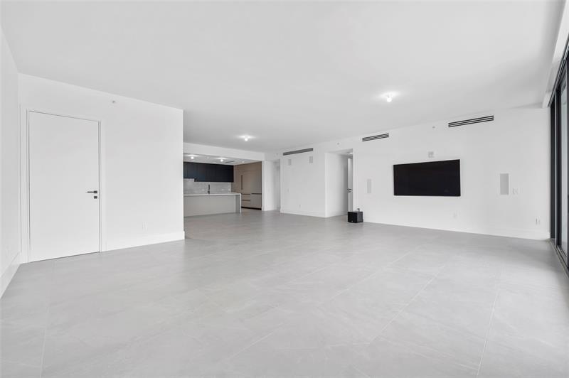 Image 10 of 41 For 160 Isle Of Venice Dr  302