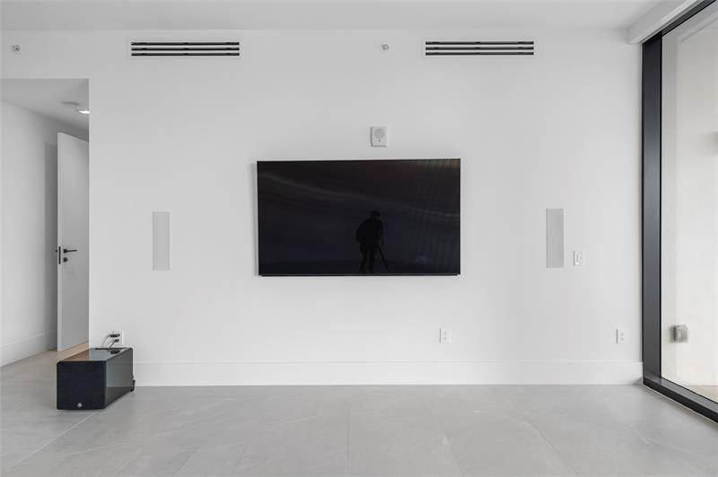 Image 11 of 41 For 160 Isle Of Venice Dr  302