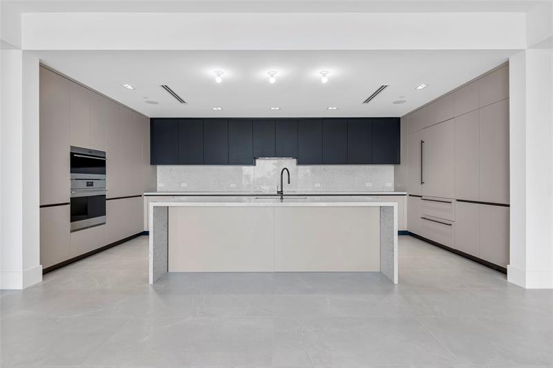 Image 13 of 41 For 160 Isle Of Venice Dr  302