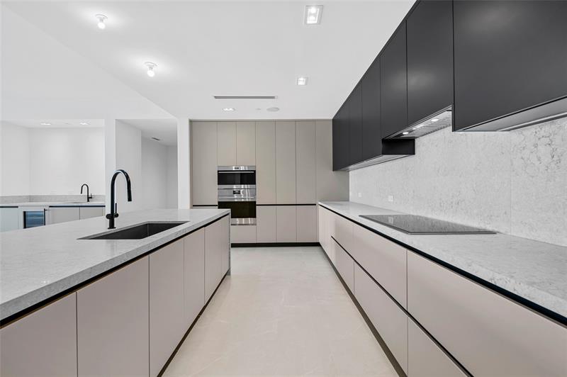 Image 15 of 41 For 160 Isle Of Venice Dr  302