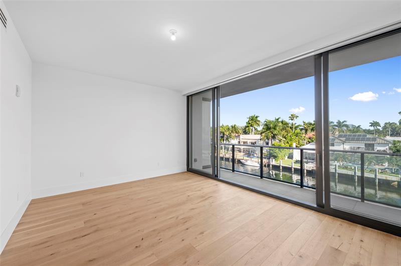 Image 18 of 41 For 160 Isle Of Venice Dr  302