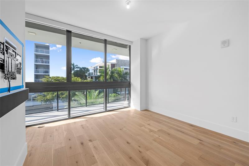 Image 24 of 41 For 160 Isle Of Venice Dr  302