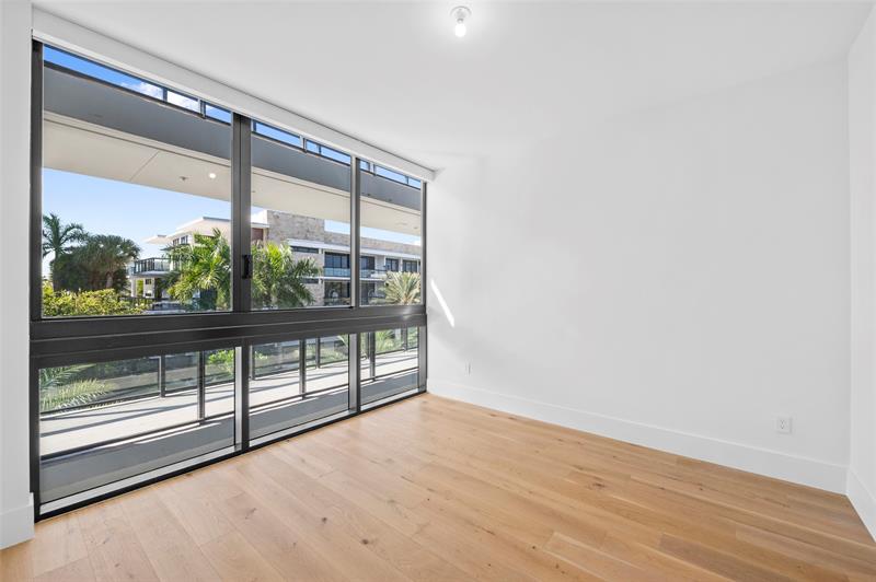 Image 26 of 41 For 160 Isle Of Venice Dr  302