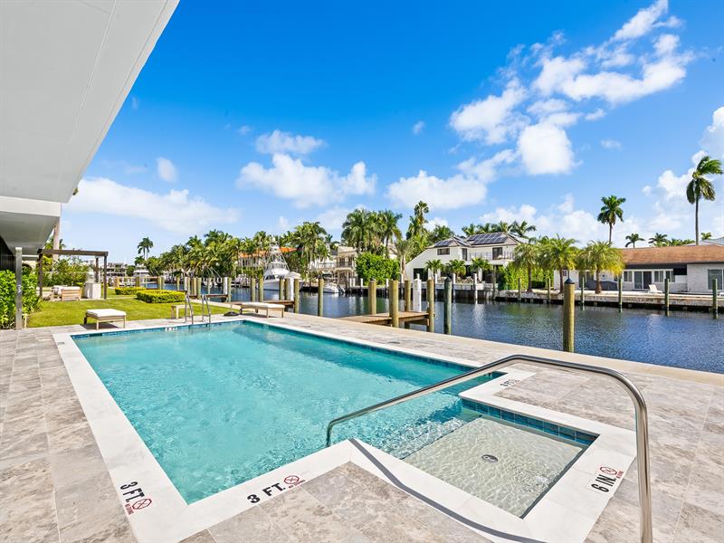 Image 32 of 41 For 160 Isle Of Venice Dr  302