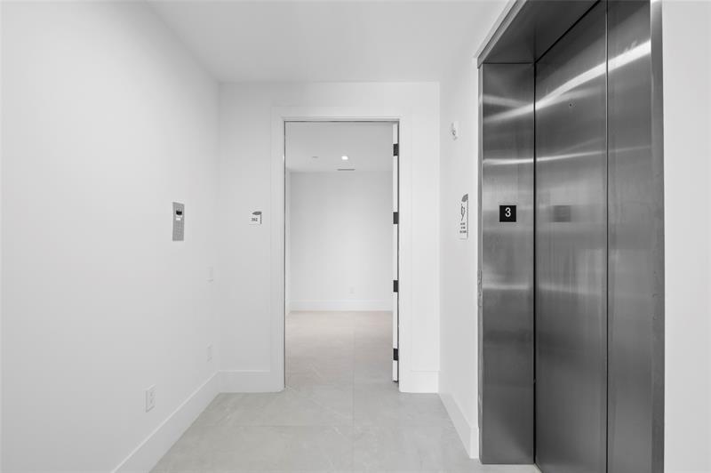 Image 34 of 41 For 160 Isle Of Venice Dr  302