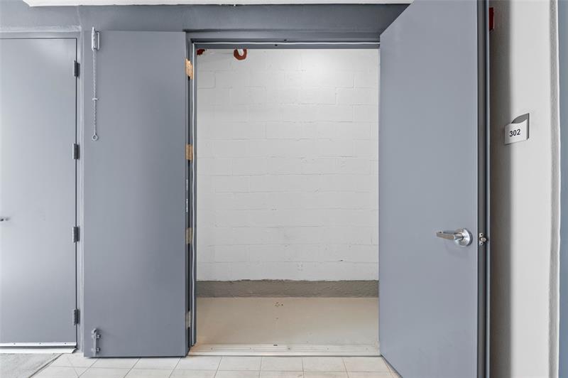 Image 36 of 41 For 160 Isle Of Venice Dr  302