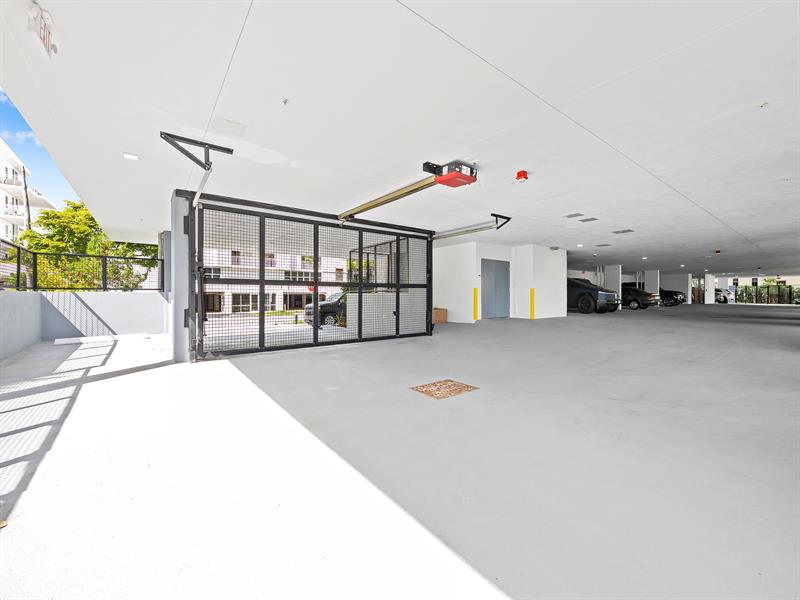 Image 38 of 41 For 160 Isle Of Venice Dr  302