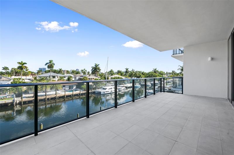 Image 6 of 41 For 160 Isle Of Venice Dr  302