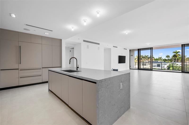 Image 7 of 41 For 160 Isle Of Venice Dr  302