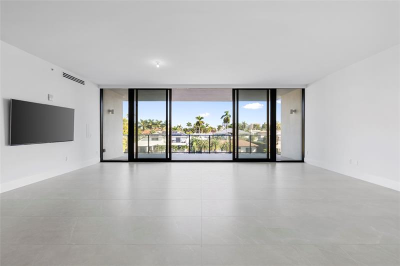 Image 9 of 41 For 160 Isle Of Venice Dr  302