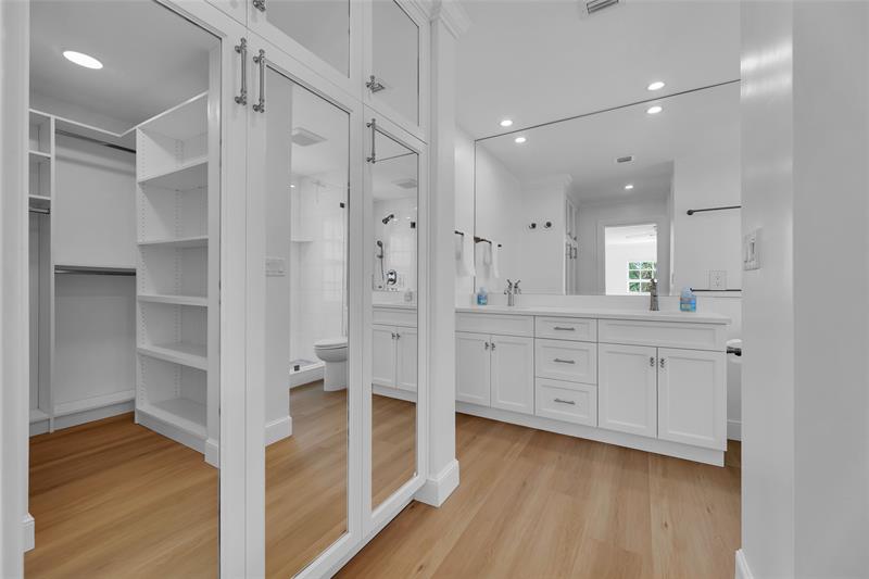 Image 16 of 35 For 6299 Bay Club Dr  4