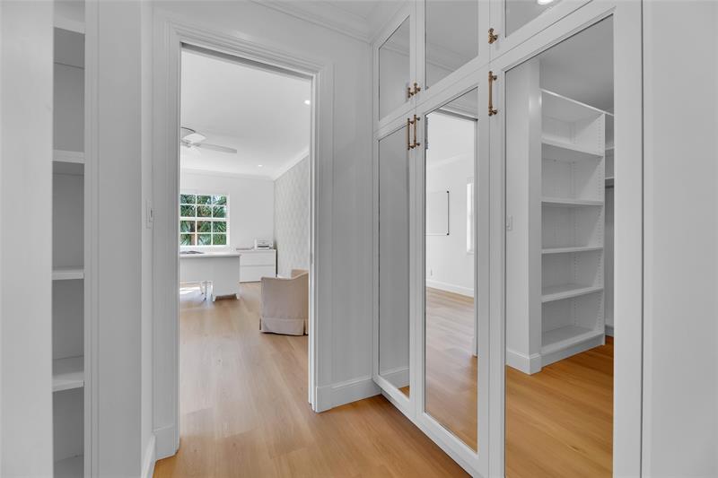 Image 19 of 35 For 6299 Bay Club Dr  4