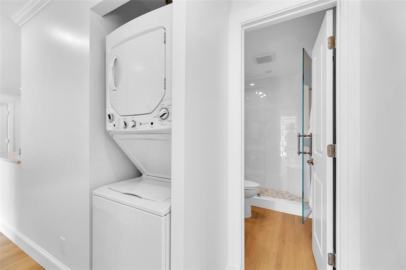 Image 20 of 35 For 6299 Bay Club Dr  4