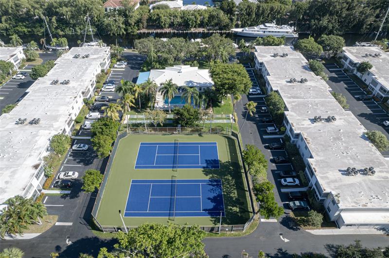 Image 26 of 35 For 6299 Bay Club Dr  4