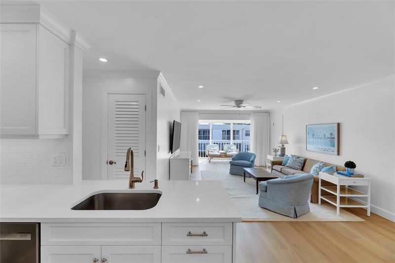 Image 7 of 35 For 6299 Bay Club Dr  4