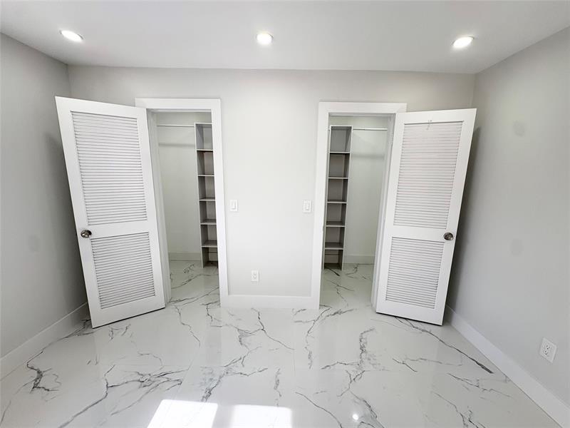 Image 15 of 17 For 9900 39th Ct