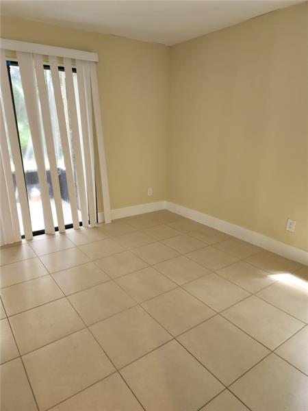 Image 10 of 16 For 651 University Dr  23