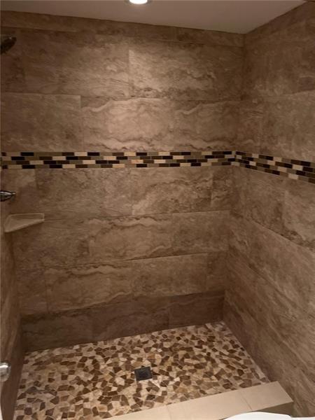 Image 11 of 16 For 651 University Dr  23