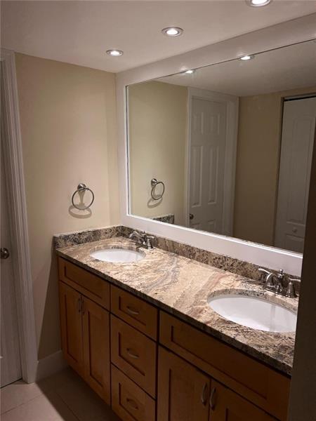 Image 13 of 16 For 651 University Dr  23