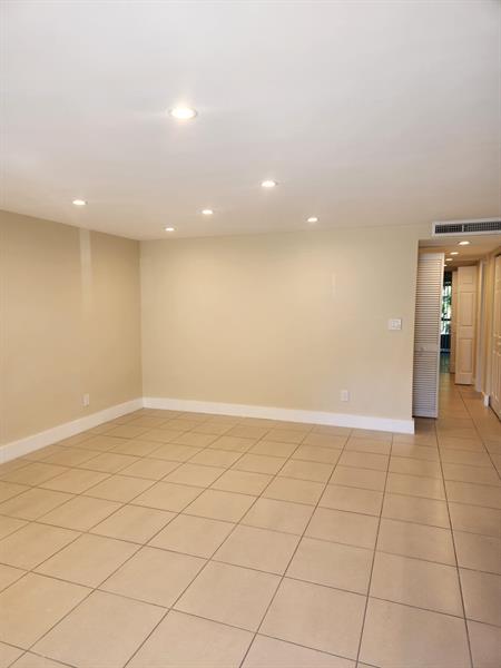 Image 6 of 16 For 651 University Dr  23