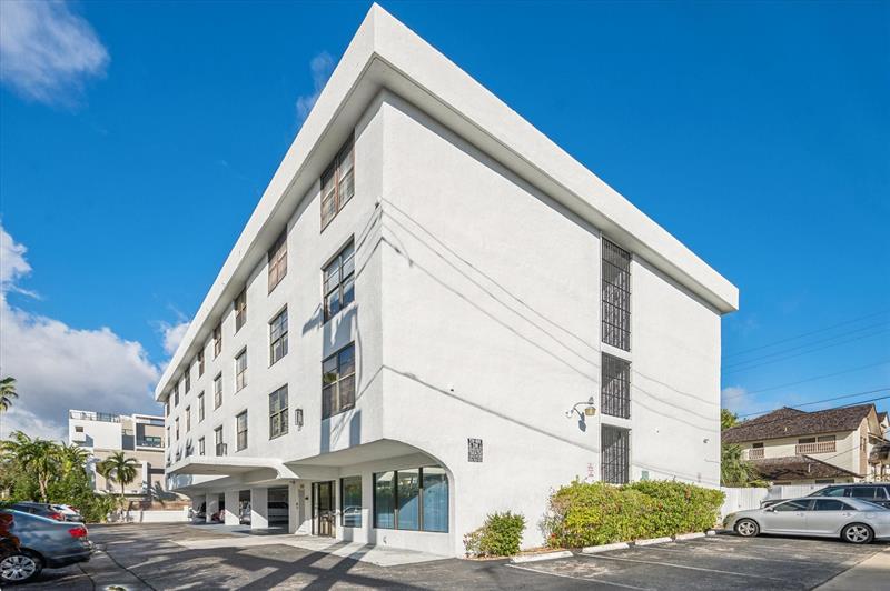 Image 11 of 13 For 3000 Ocean Blvd  405