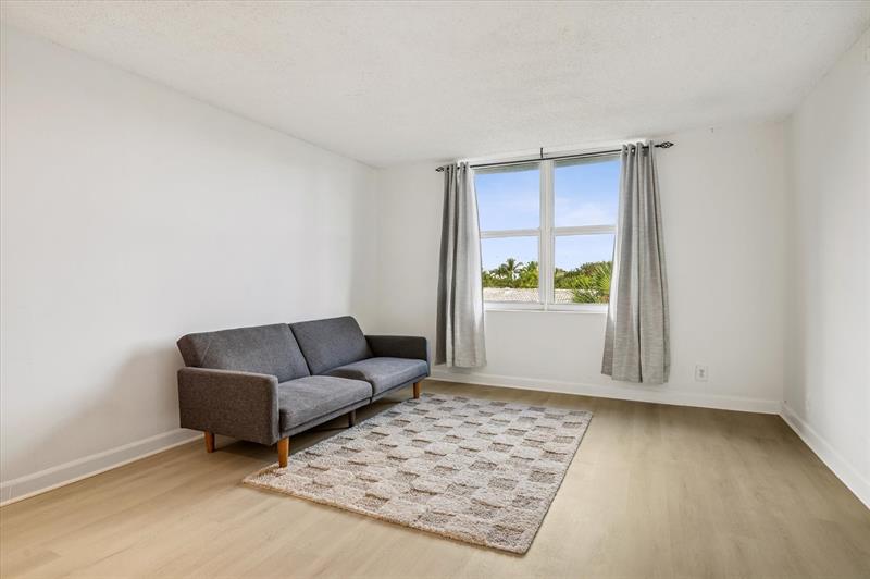 Image 3 of 13 For 3000 Ocean Blvd  405