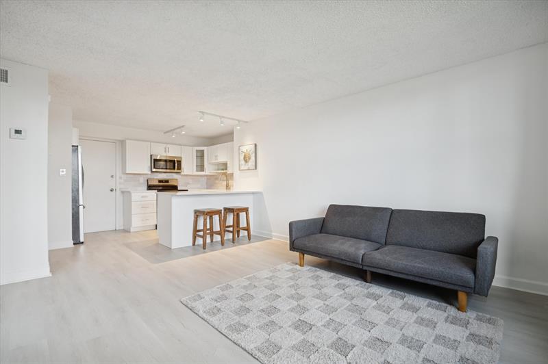 Image 4 of 13 For 3000 Ocean Blvd  405