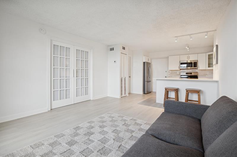 Image 5 of 13 For 3000 Ocean Blvd  405