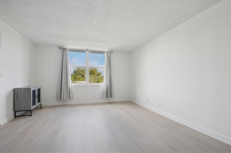 Image 8 of 13 For 3000 Ocean Blvd  405