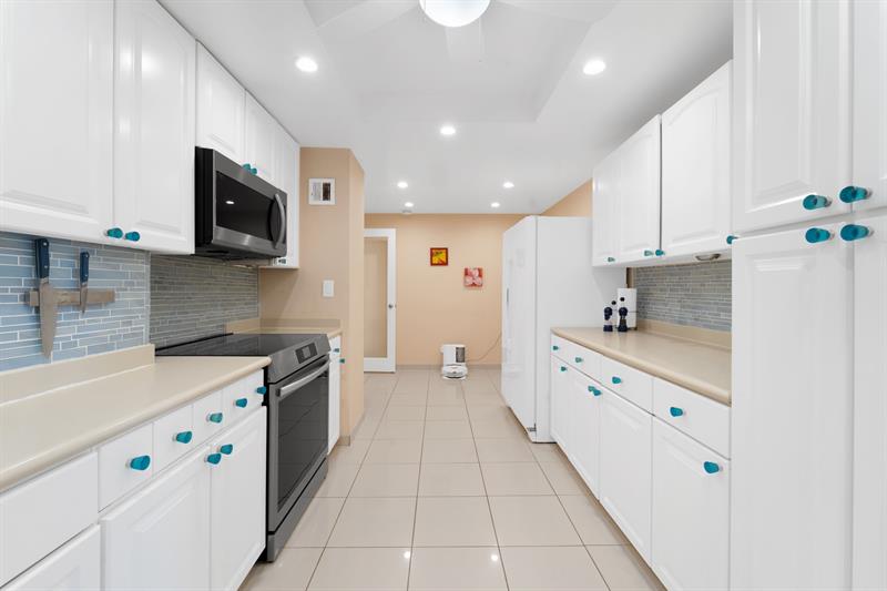 Image 9 of 30 For 111 Pompano Beach Blvd 1403