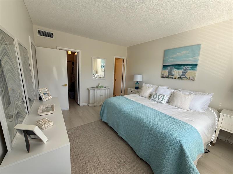 Image 10 of 22 For 4117 Bougainvilla Dr  209