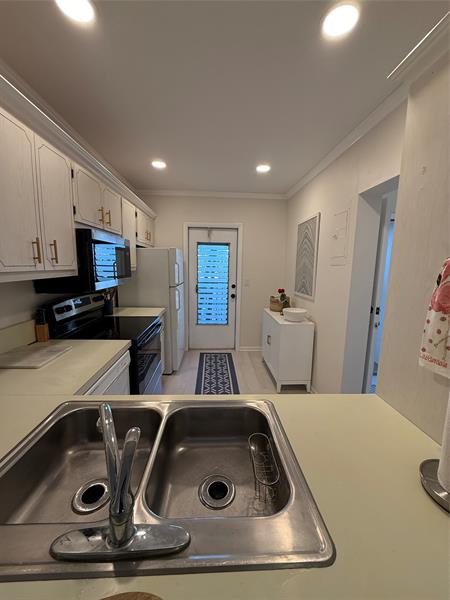 Image 6 of 22 For 4117 Bougainvilla Dr  209