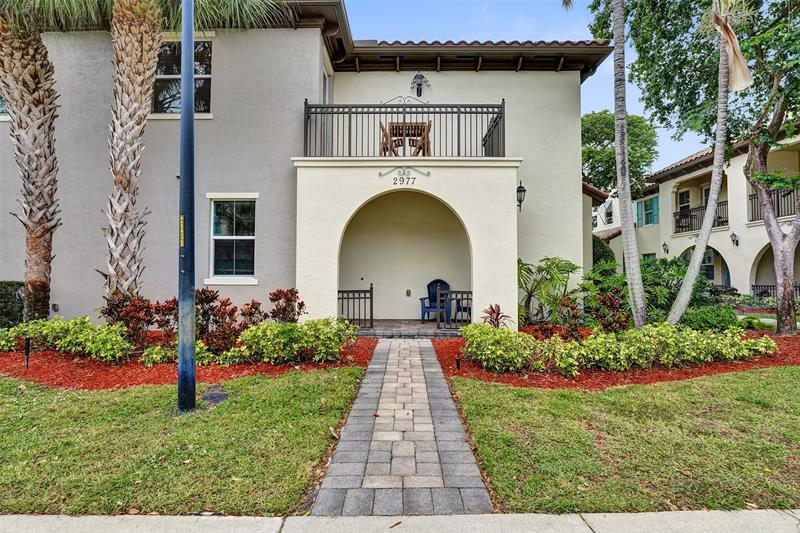 Details for 2977 St John Dr  2977, Hollywood, FL 33024