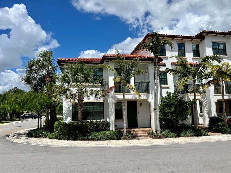 Details for 11679 13th Ct, Pembroke Pines, FL 33025