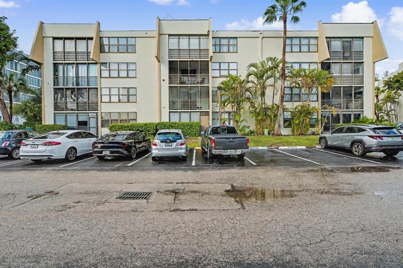 Details for 20401 30th Ave 102, Miami, FL 33180