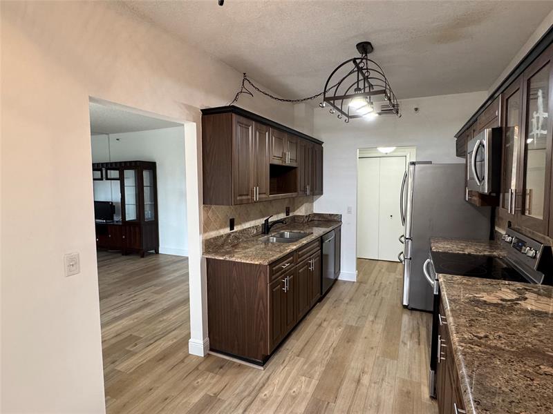 Details for 3850 Washington St  102, Hollywood, FL 33021