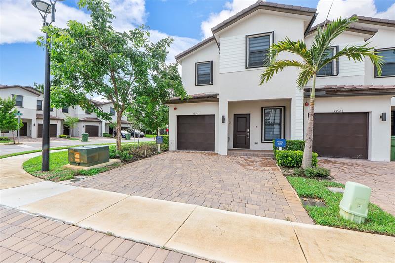 Details for 15987 2nd Place  1, Pembroke Pines, FL 33027