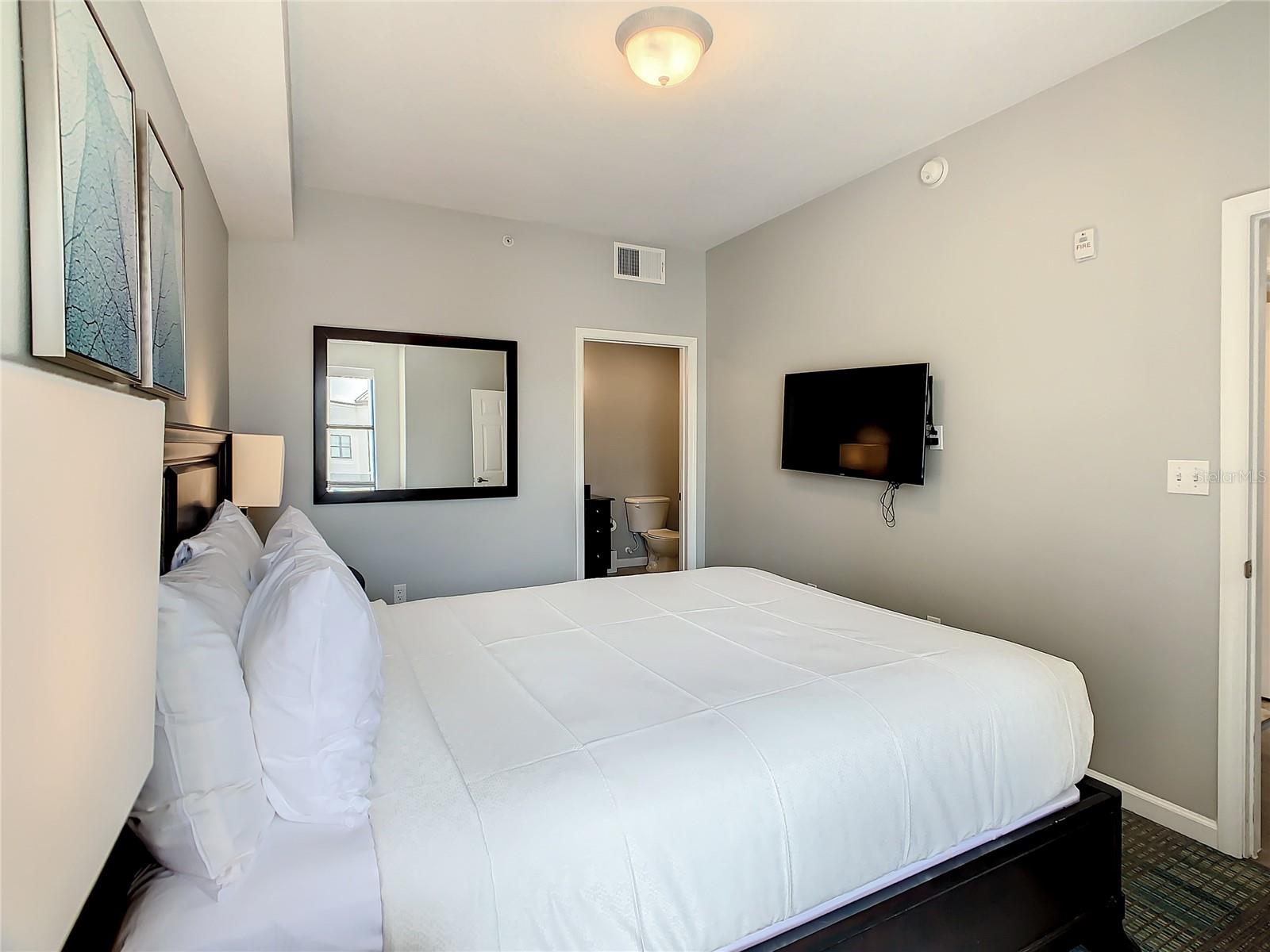 Image 31 of 68 For 14501 Grove Resort Ave  1707