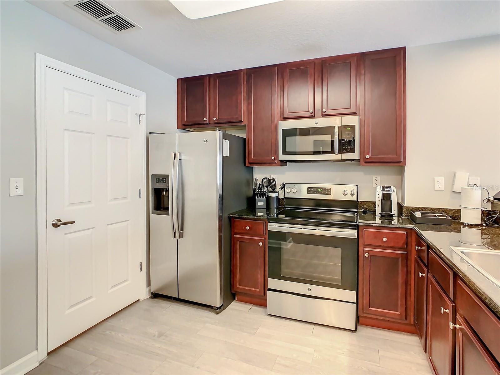 Image 6 of 68 For 14501 Grove Resort Ave  1707