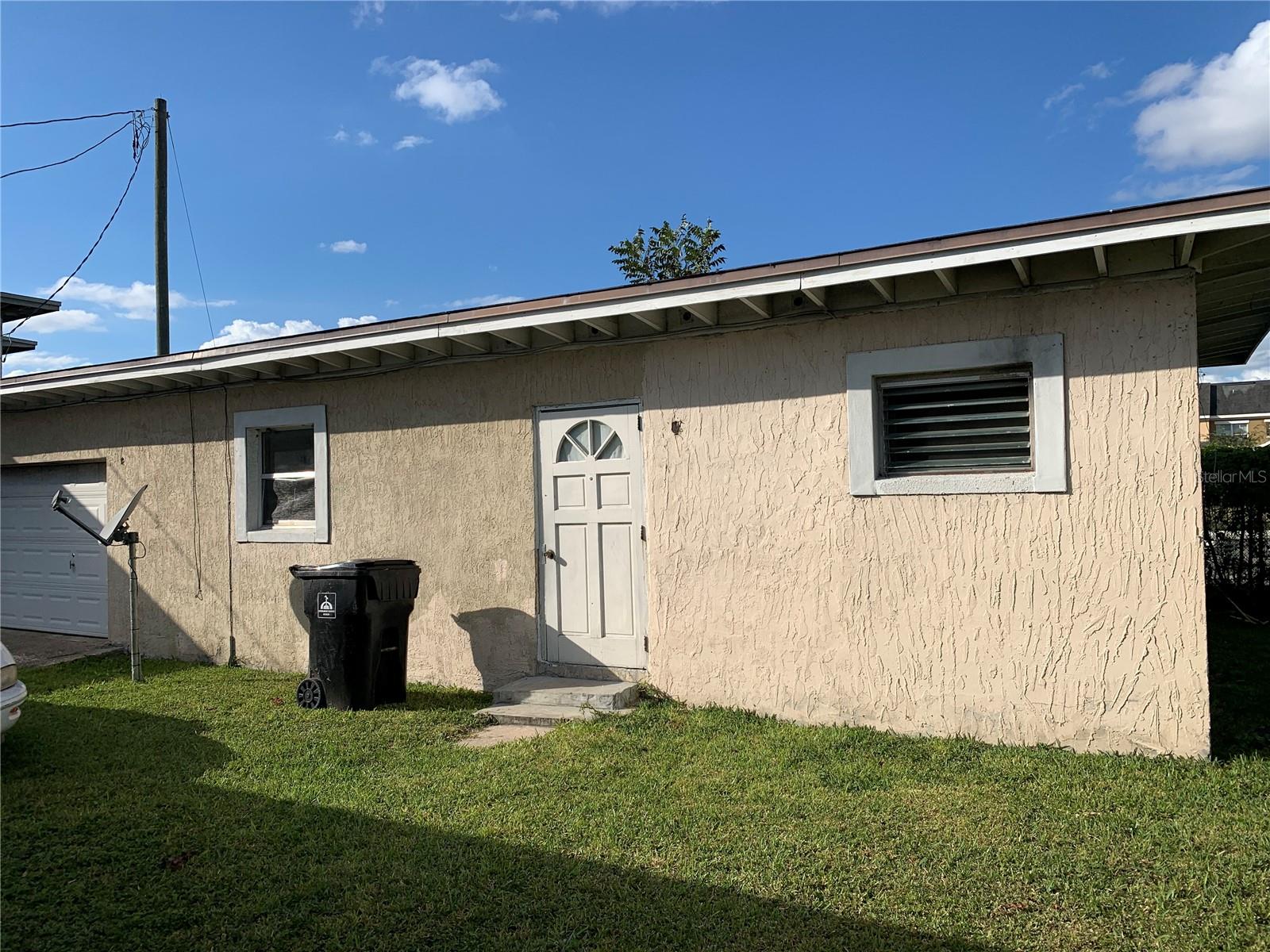 Image 13 of 17 For 1023 Gore Street W