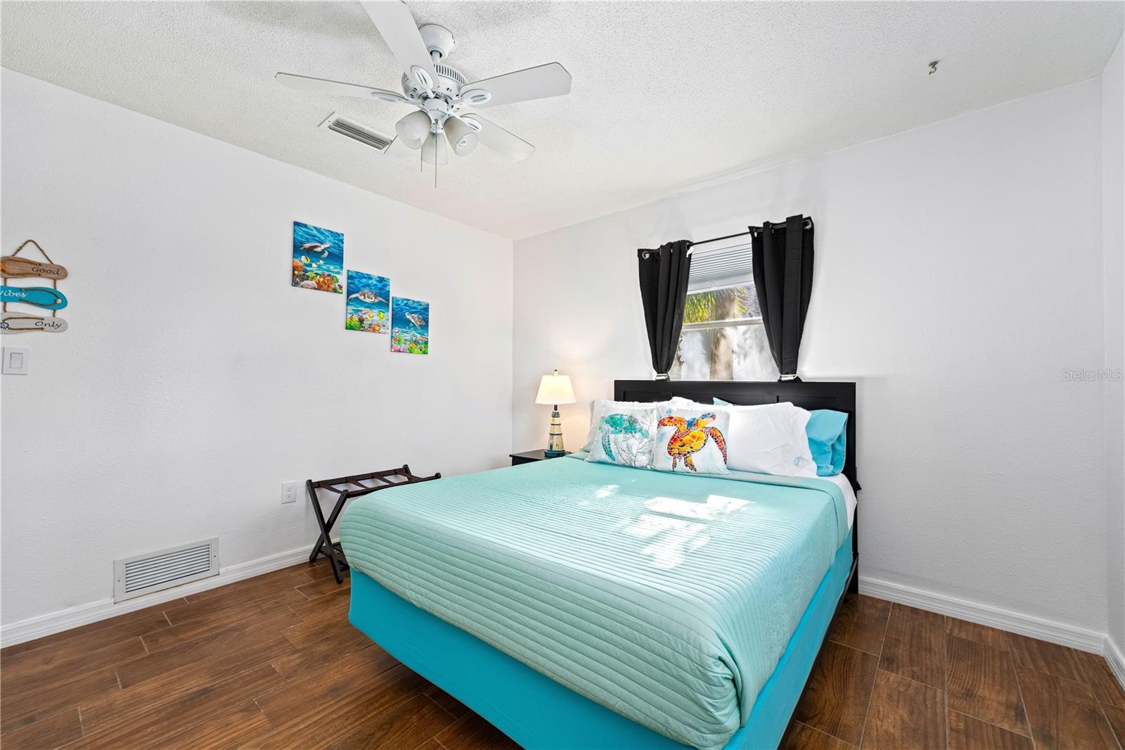 Image 4 of 52 For 2549 Clarendon Avenue