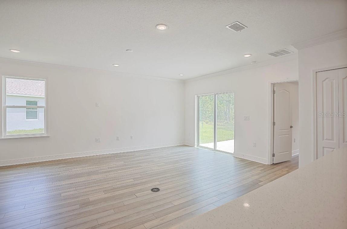 Image 10 of 25 For 1372 Hartsdale Street