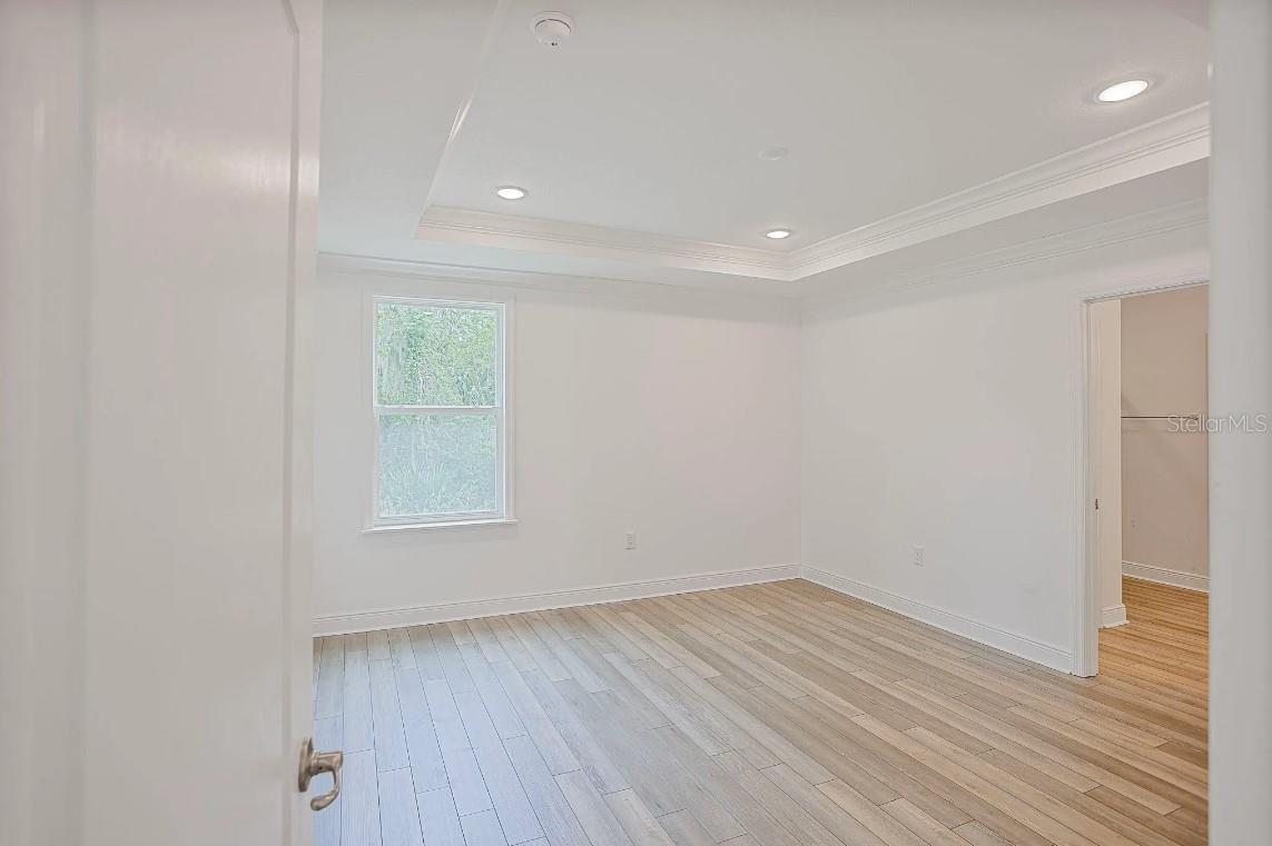 Image 11 of 25 For 1372 Hartsdale Street