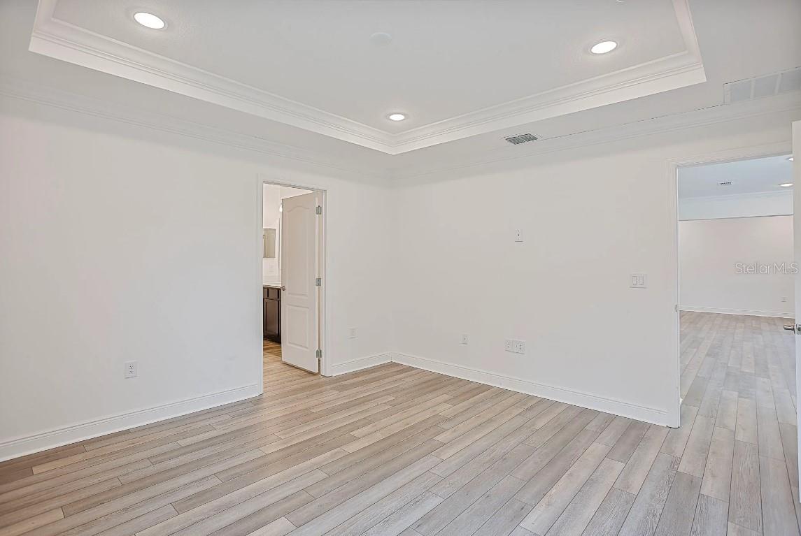 Image 12 of 25 For 1372 Hartsdale Street